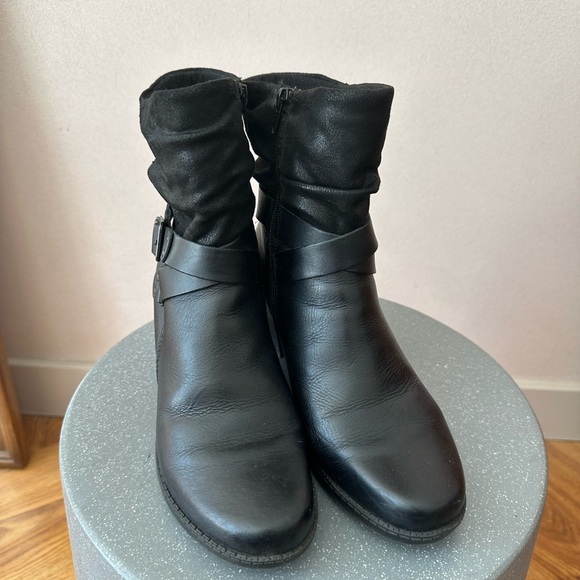 Earth Origins Black Healed Boot - Picture 2 of 4